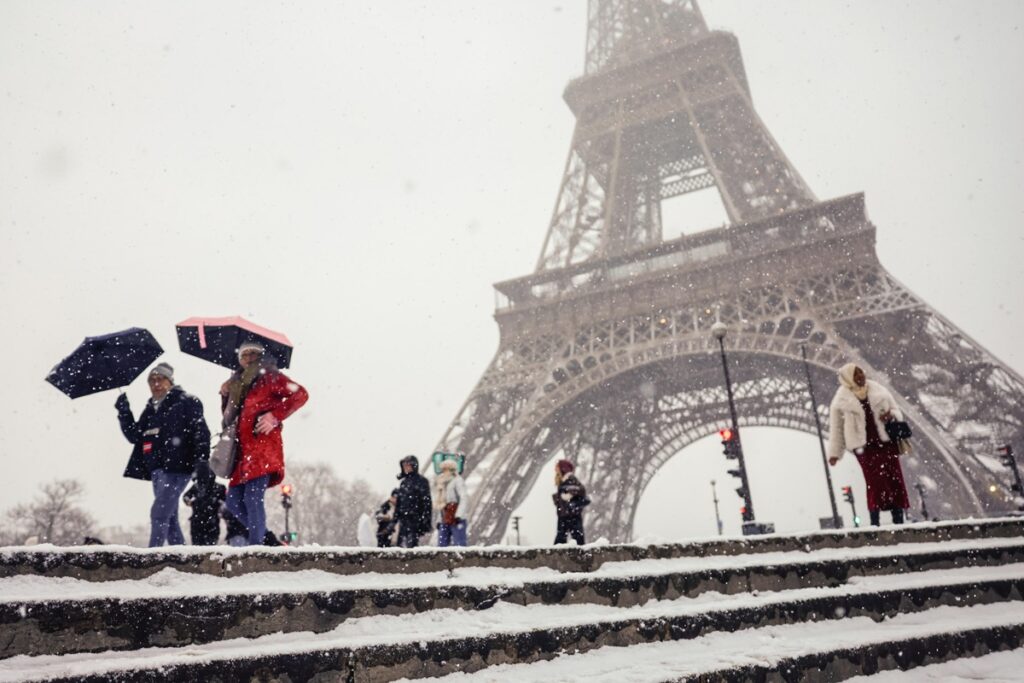 neve parigi francia