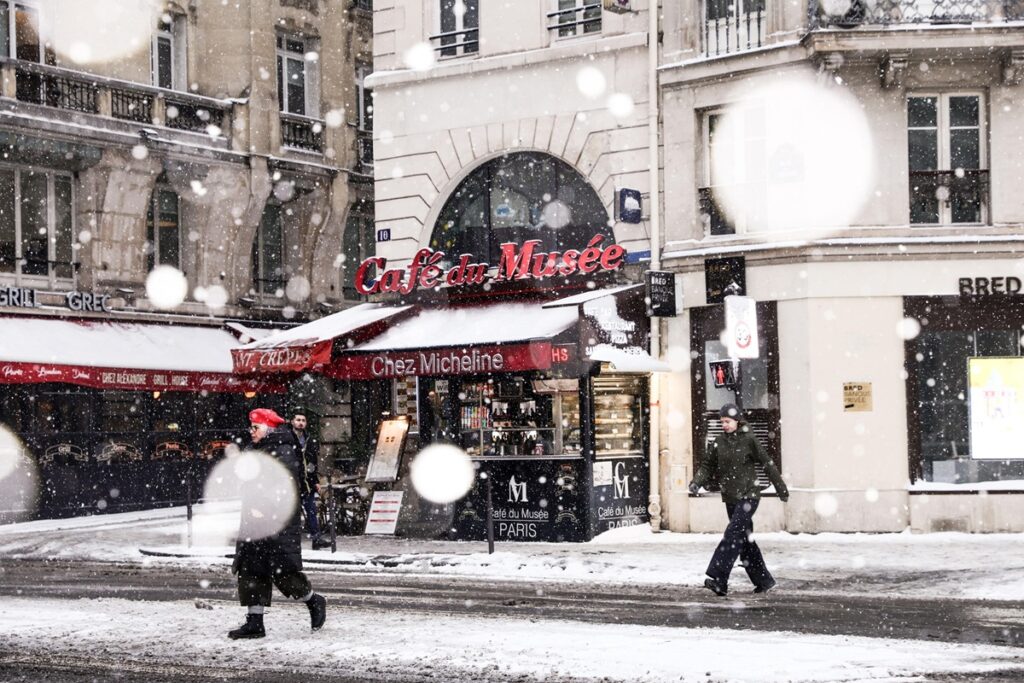 neve parigi francia