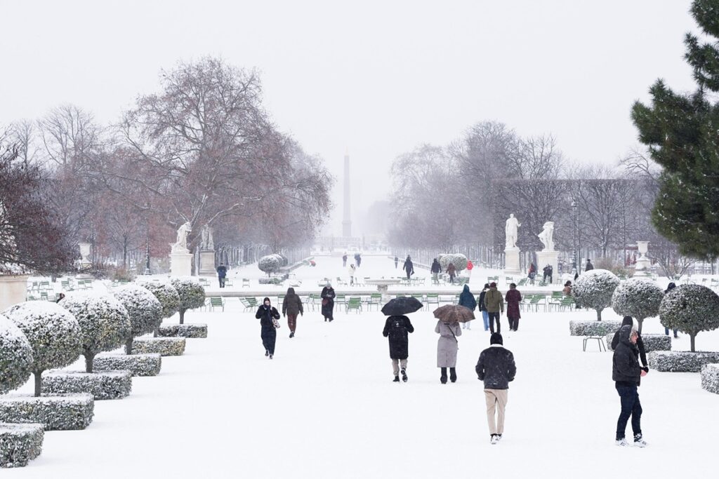 neve parigi francia