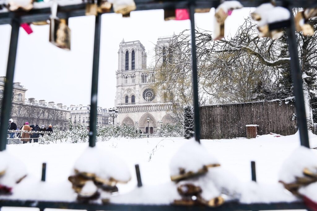 neve parigi francia