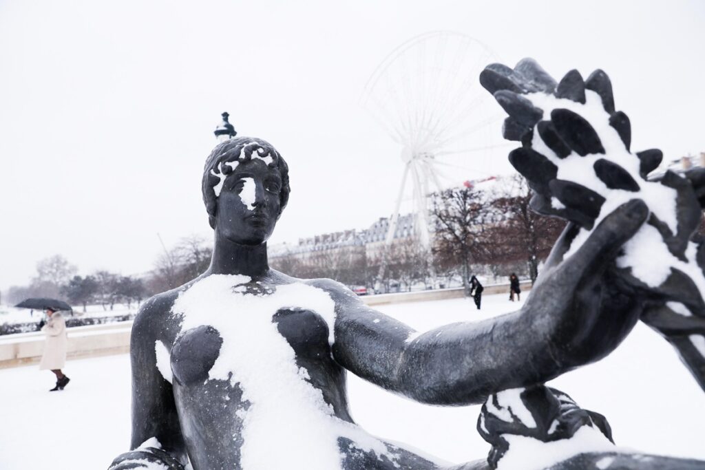 neve parigi francia