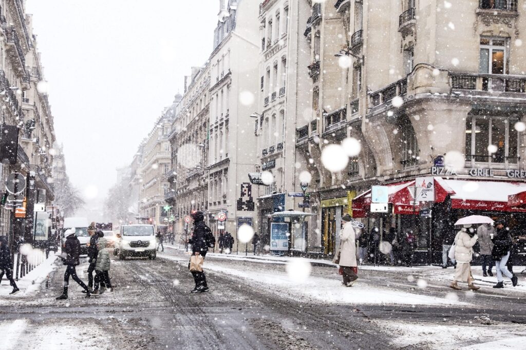 neve parigi francia