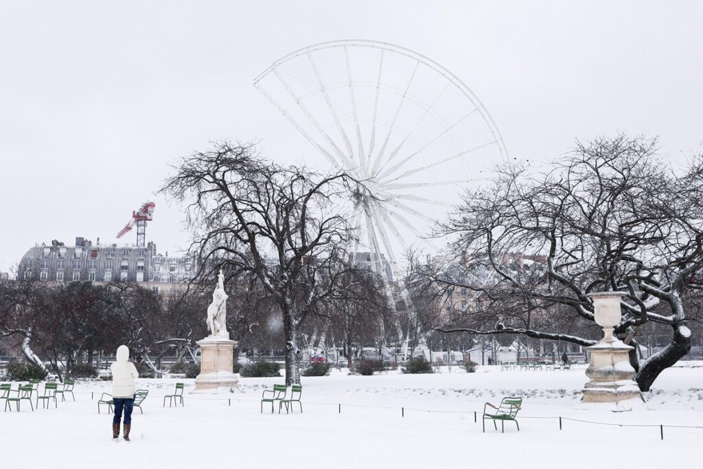 neve parigi francia