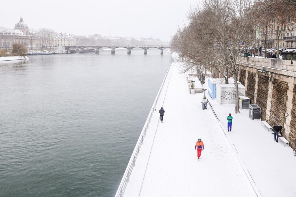 neve parigi francia