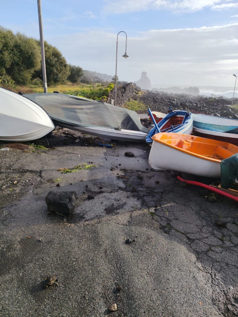 storica mareggiata acitrezza sicilia 21 gennaio 2026