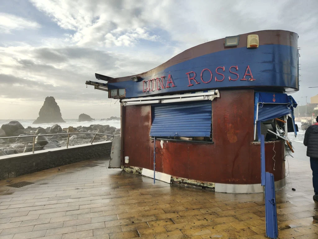 storica mareggiata acitrezza sicilia 21 gennaio 2026