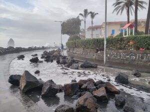 storica mareggiata acitrezza sicilia 21 gennaio 2026