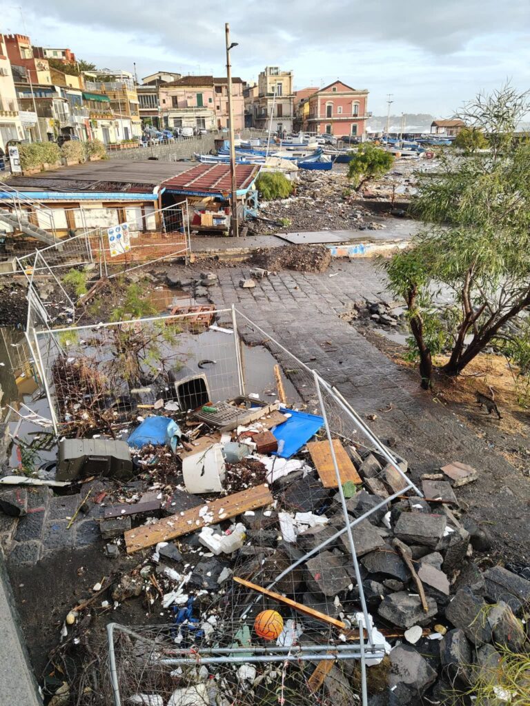 storica mareggiata acitrezza sicilia 21 gennaio 2026