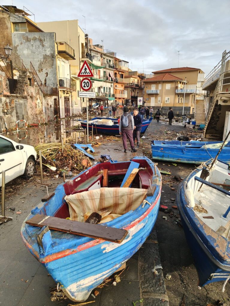 storica mareggiata acitrezza sicilia 21 gennaio 2026