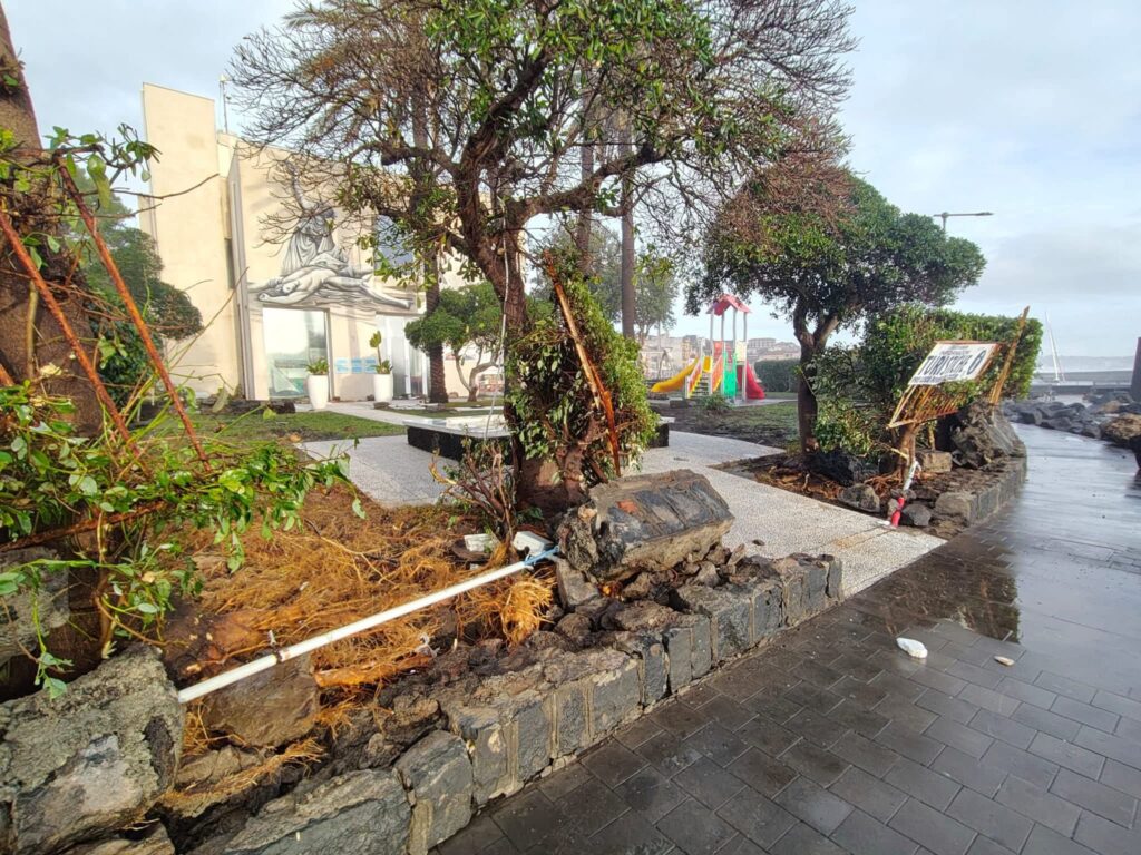 storica mareggiata acitrezza sicilia 21 gennaio 2026