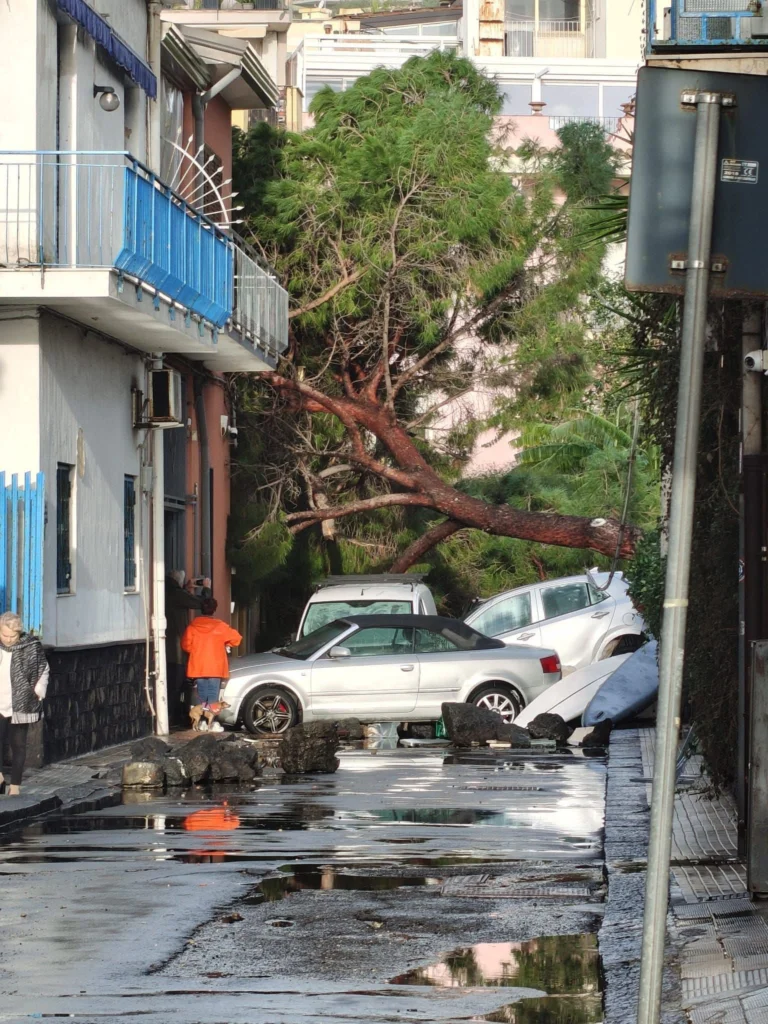 storica mareggiata acitrezza sicilia 21 gennaio 2026