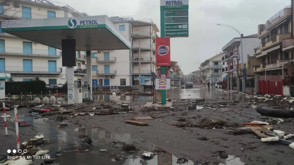 storica mareggiata acitrezza sicilia 21 gennaio 2026
