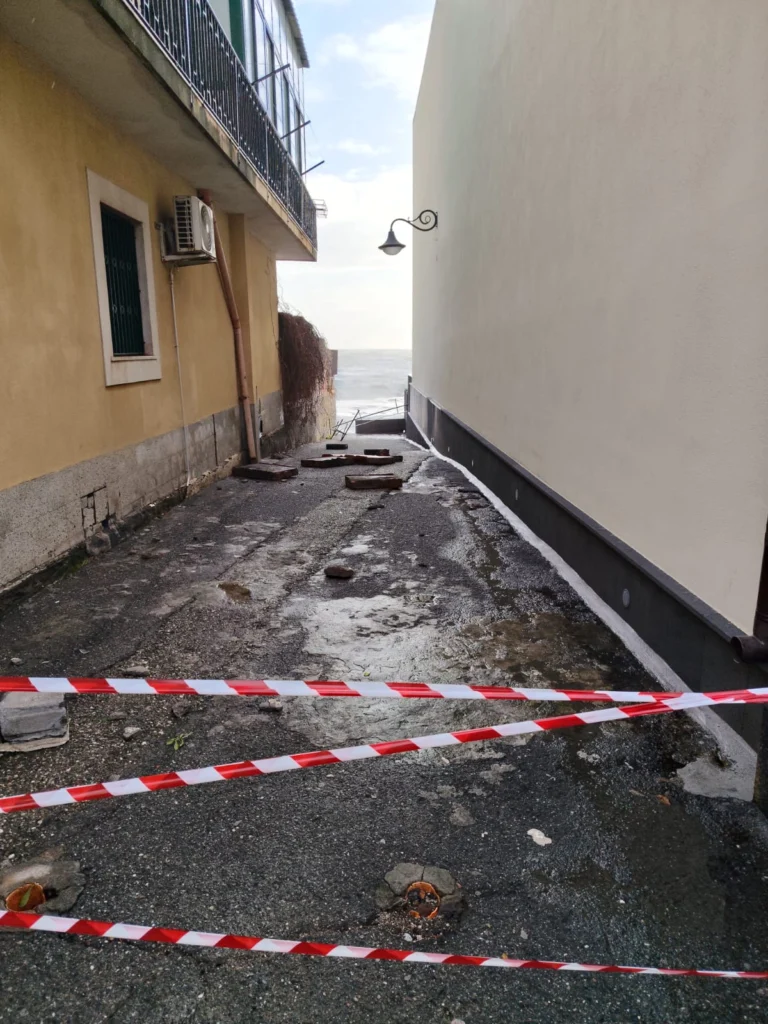 storica mareggiata acitrezza sicilia 21 gennaio 2026