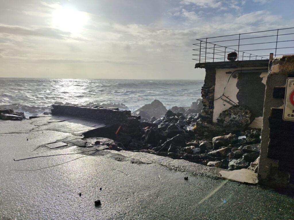 storica mareggiata acitrezza sicilia 21 gennaio 2026