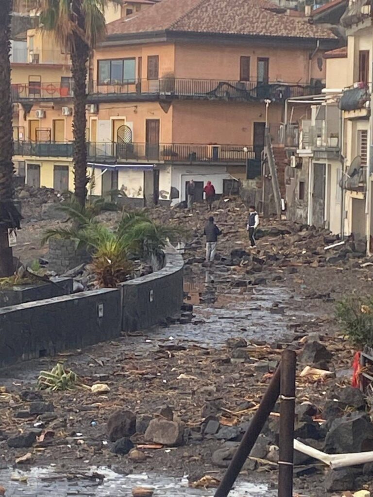 storica mareggiata acitrezza sicilia 21 gennaio 2026
