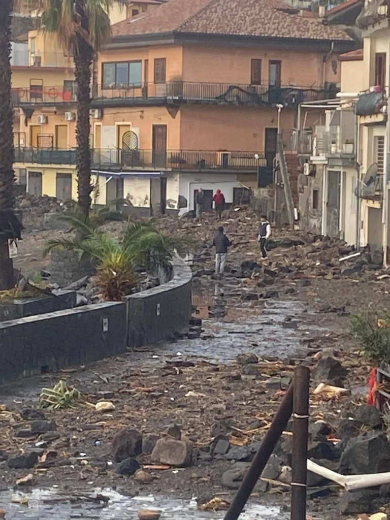 storica mareggiata acitrezza sicilia 21 gennaio 2026