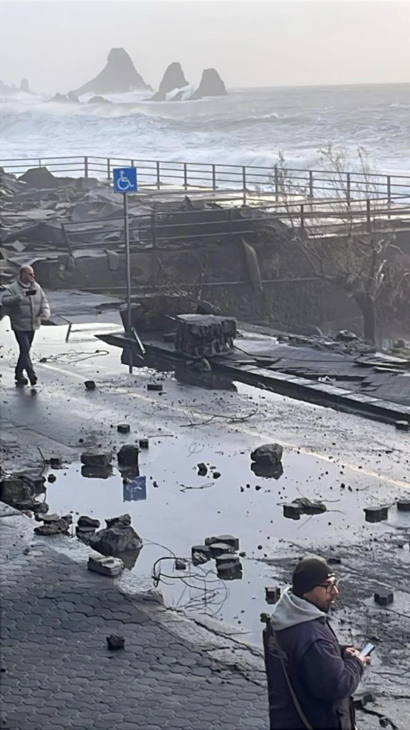 storica mareggiata acitrezza sicilia 21 gennaio 2026