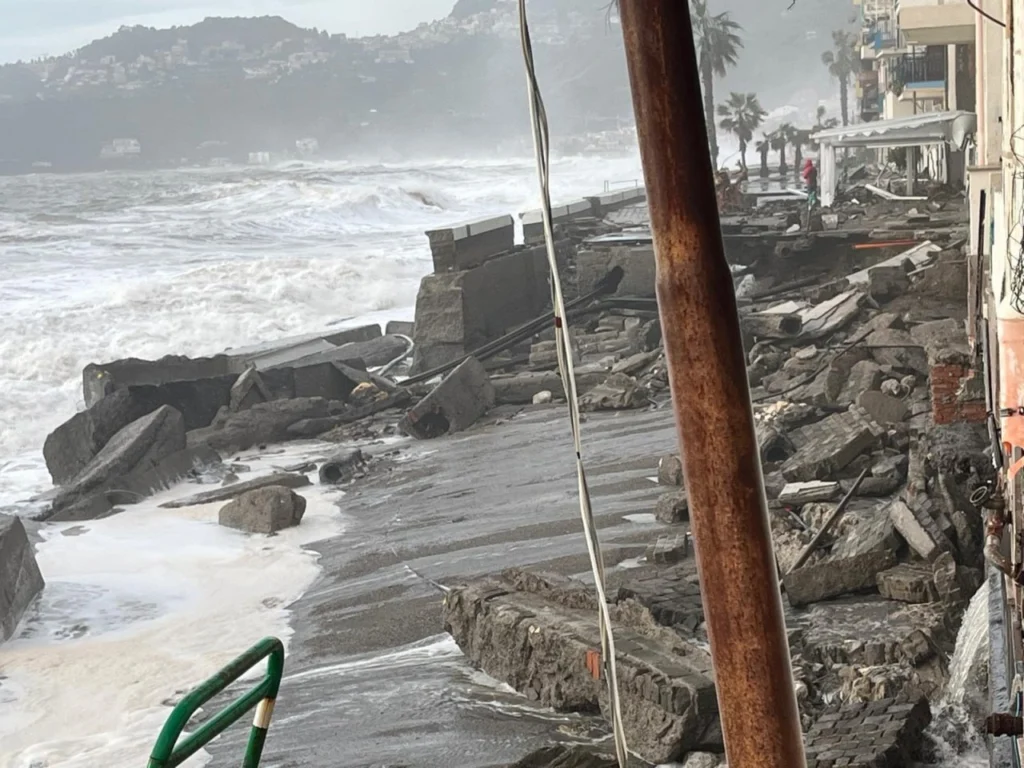 storica mareggiata acitrezza sicilia 21 gennaio 2026