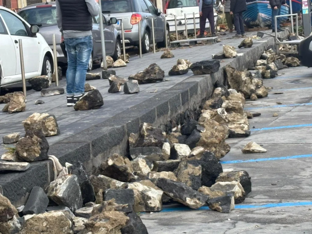 storica mareggiata acitrezza sicilia 21 gennaio 2026