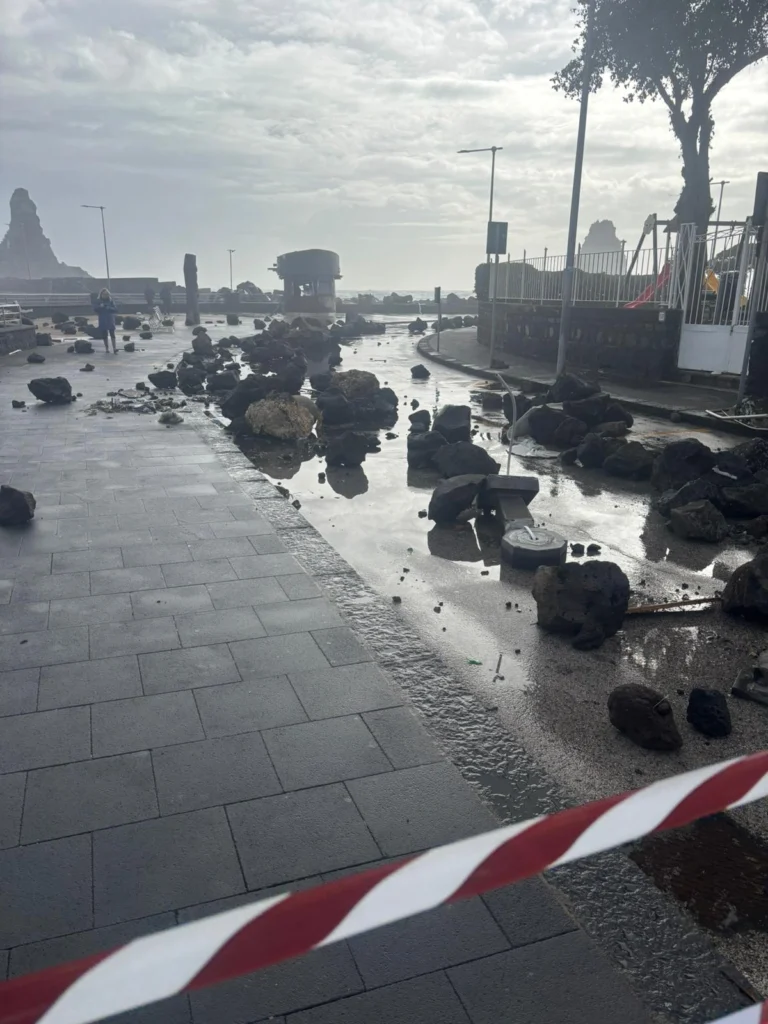 storica mareggiata acitrezza sicilia 21 gennaio 2026