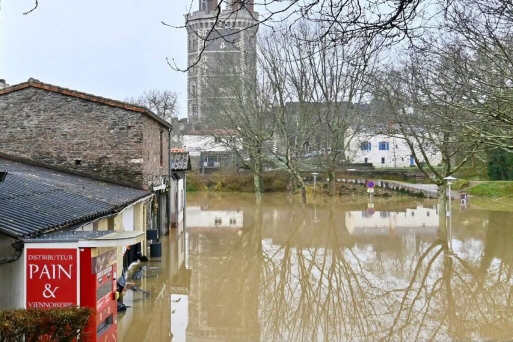 Maltempo Francia deflusso piena