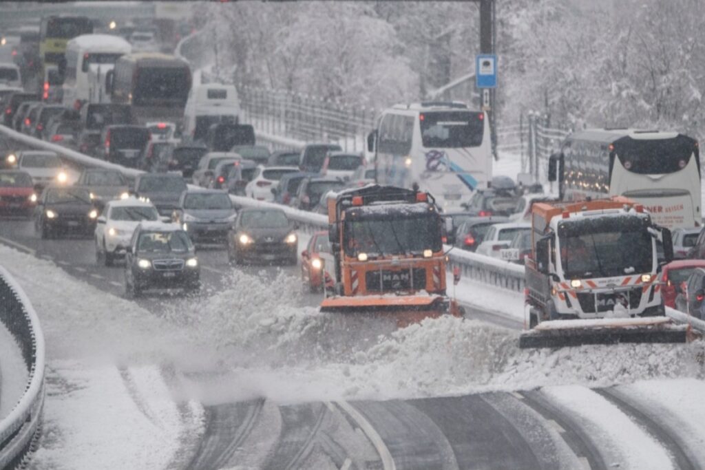 Neve Francia autostrada