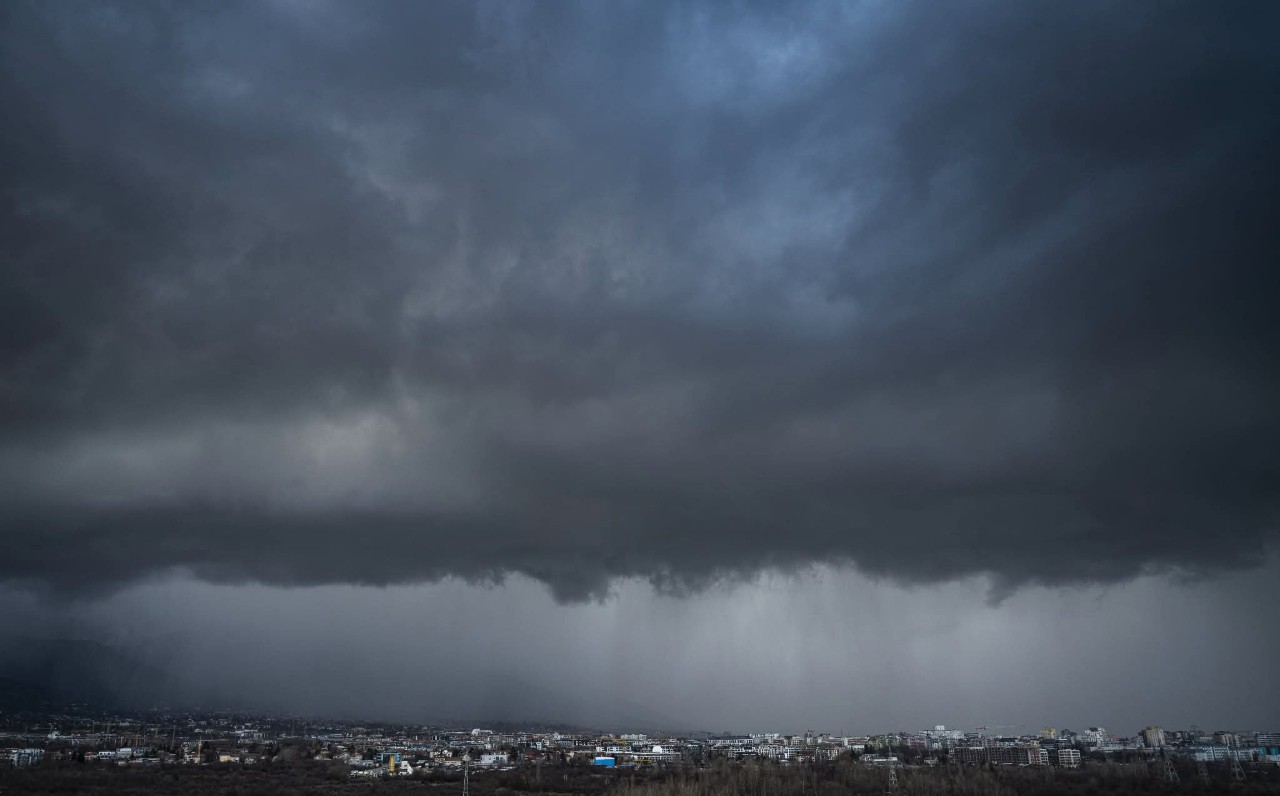 Shelf cloud Sofia