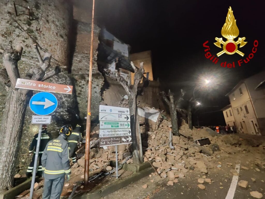 crollo muro castello fabro