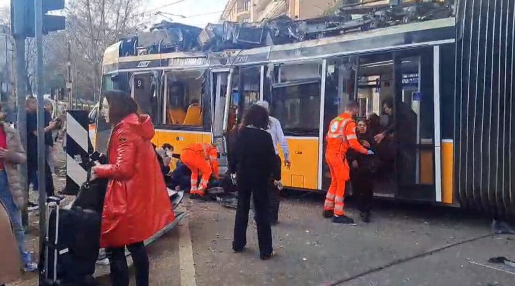 Deraglia tram Milano