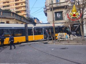 incidente tram milano