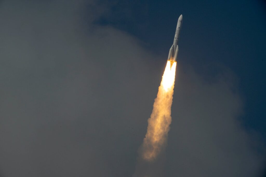 lancio razzo ariane 64