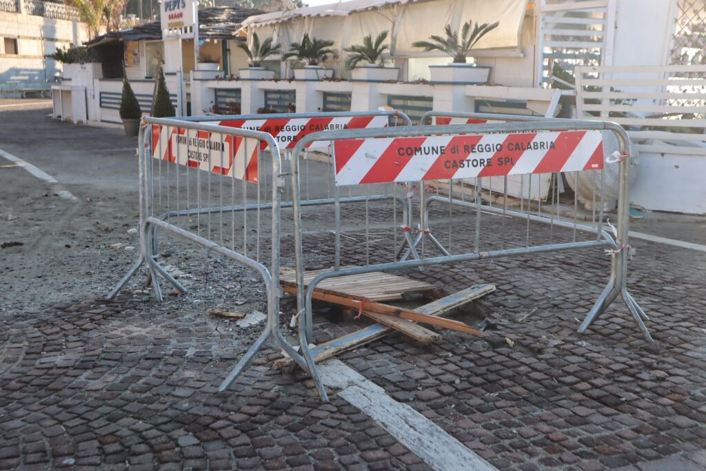 lungomare reggio calabria 27 febbraio 2026 due settimane dopo danni maltempo mareggiata