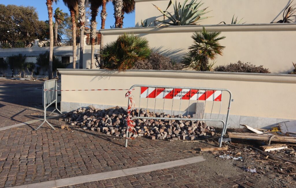 lungomare reggio calabria 27 febbraio 2026 due settimane dopo danni maltempo mareggiata