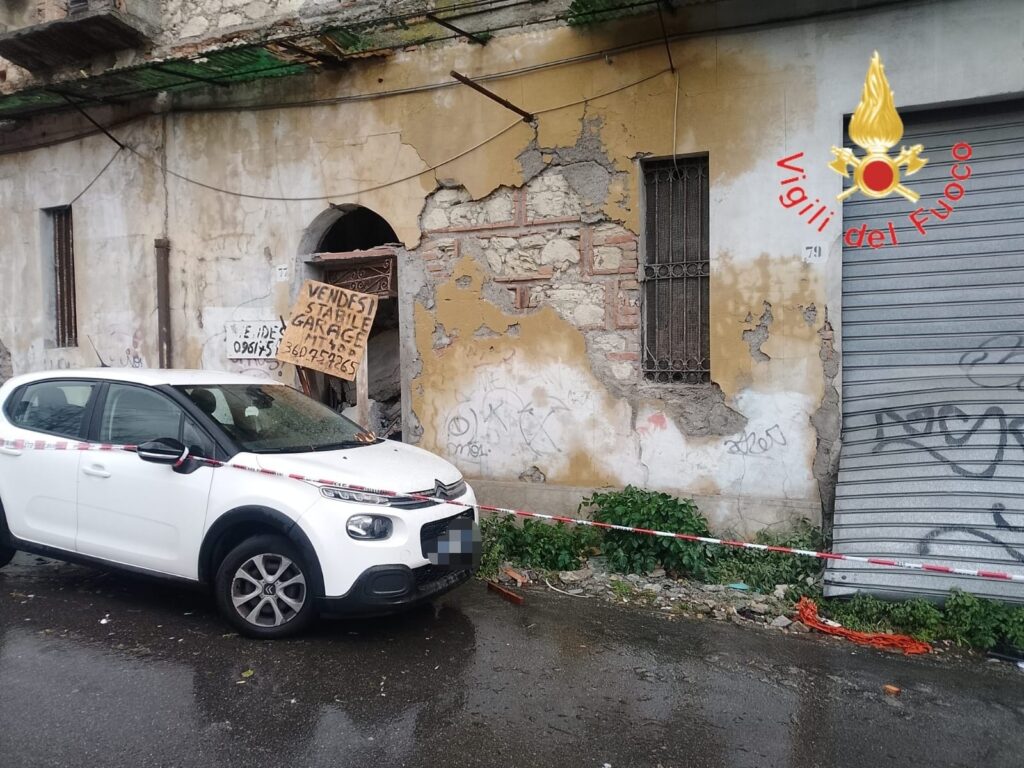 maltempo crollo catanzaro