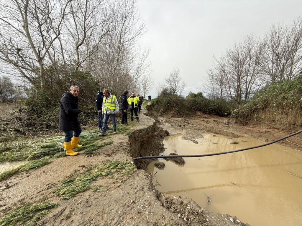 maltempo fiume crati cassano all'ionio calabria