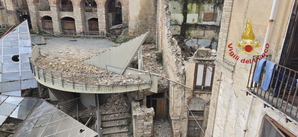 Crollo Cosenza