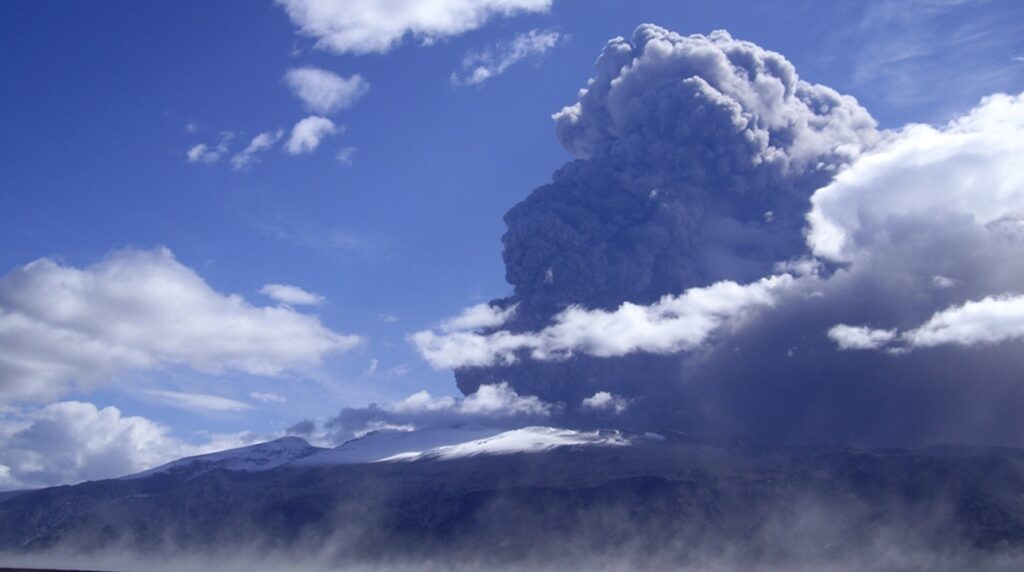 Eyjafjöll eruzione vulcano islanda 2010