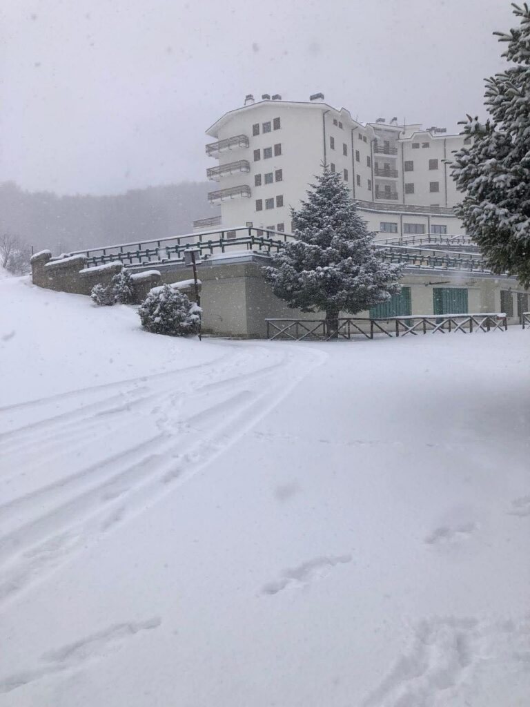 Prati di Tivo oggi neve Abruzzo