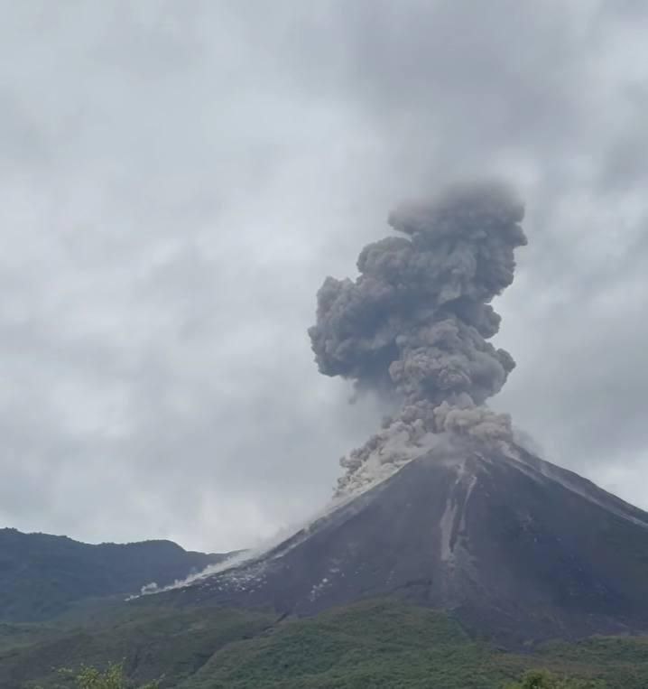 eruzione Reventador Ecuador
