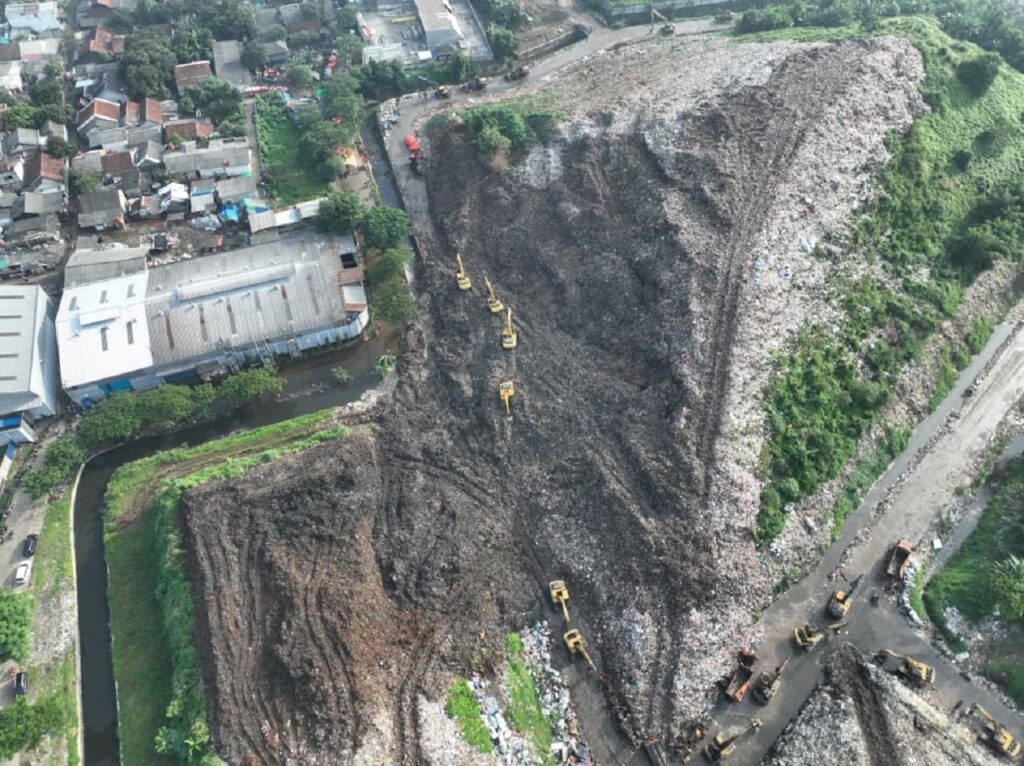 frana discarica indonesia