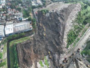 frana discarica indonesia