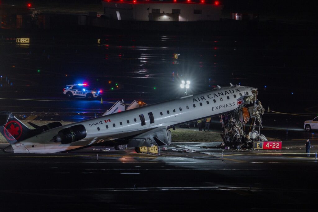 incidente aereo laguardia new york