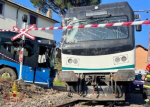 incidente treno pullman viterbo