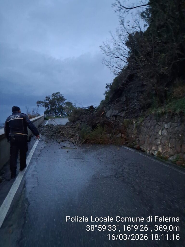 maltempo frana falerna calabria