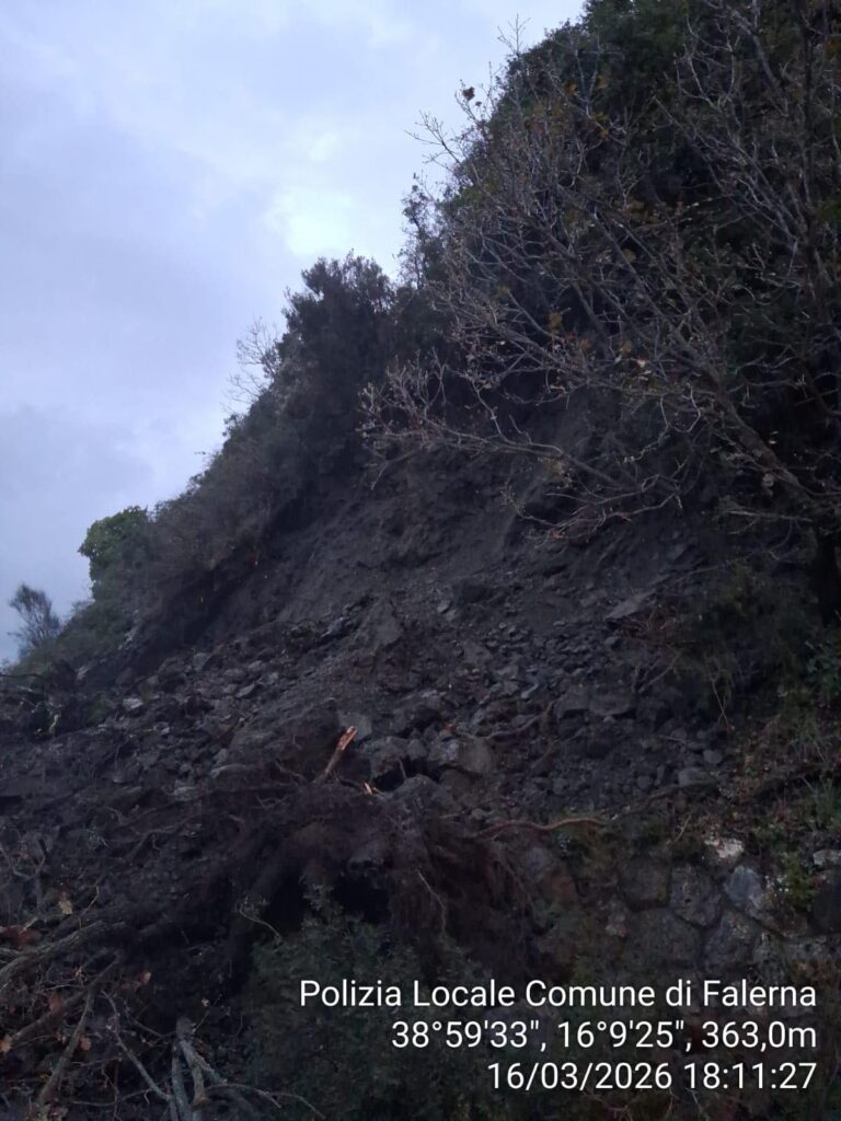 maltempo frana falerna calabria