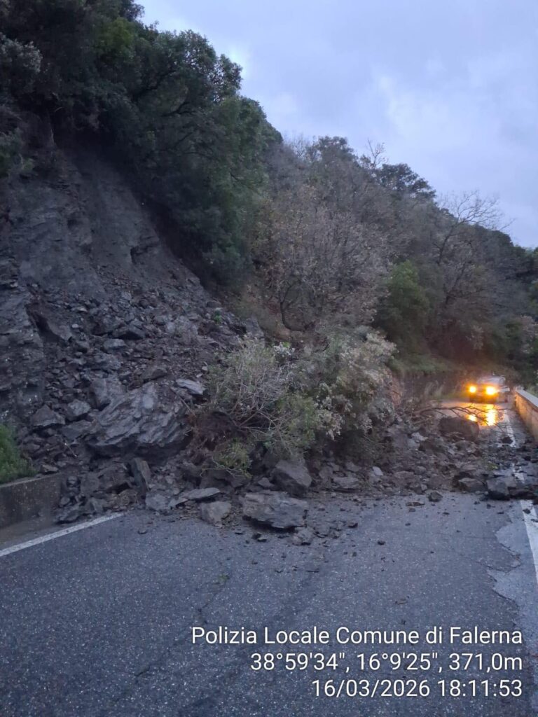 maltempo frana falerna calabria