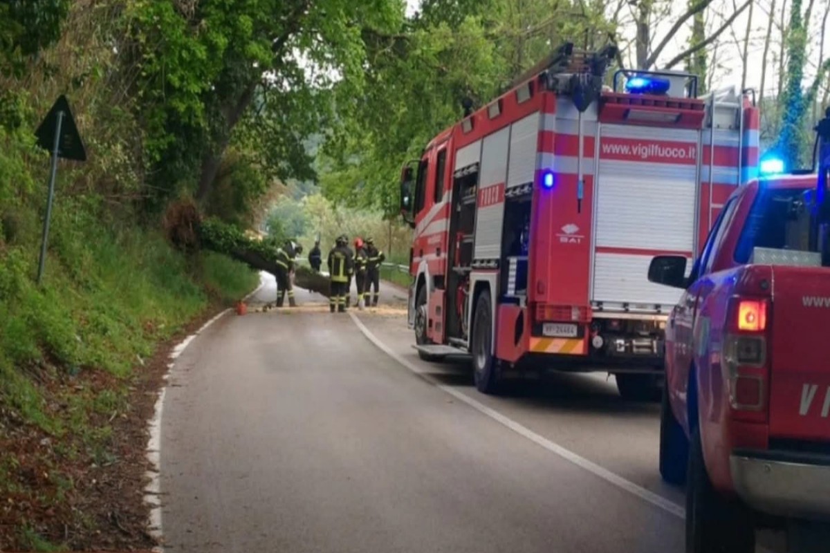 Frane Abruzzo vigili del fuoco 