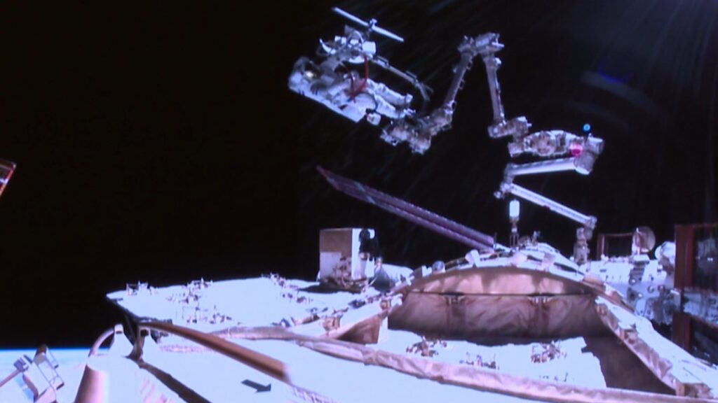 Shenzhou-21 passeggiata spaziale