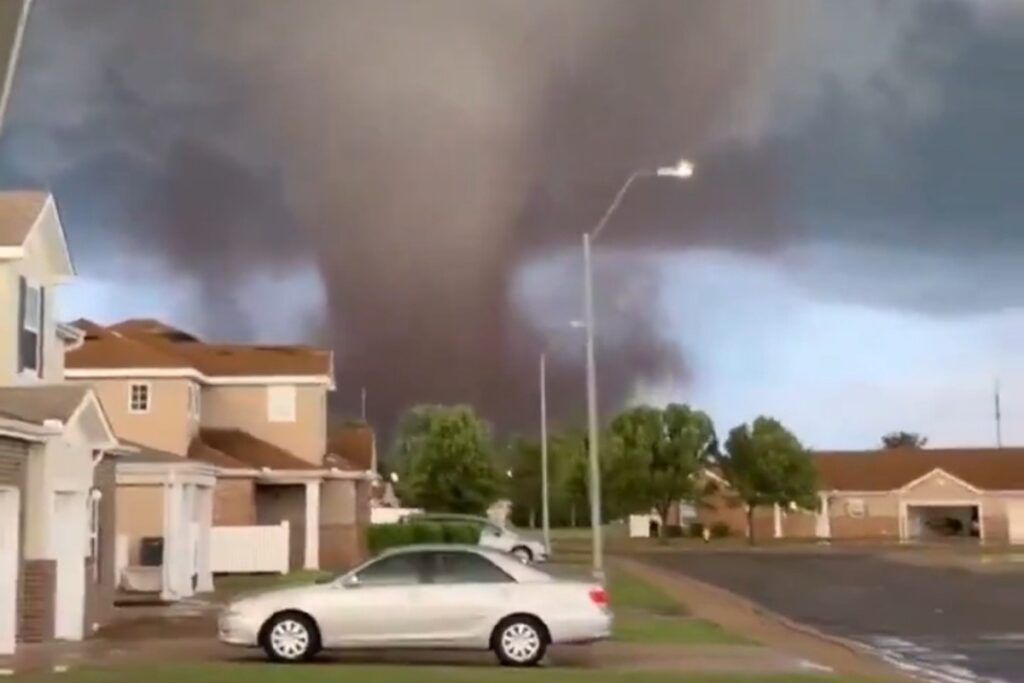 Tornado Oklahoma fulmini