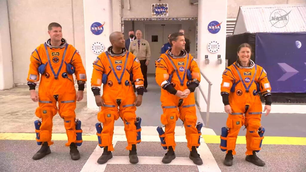 astronauti artemis verso il pad
